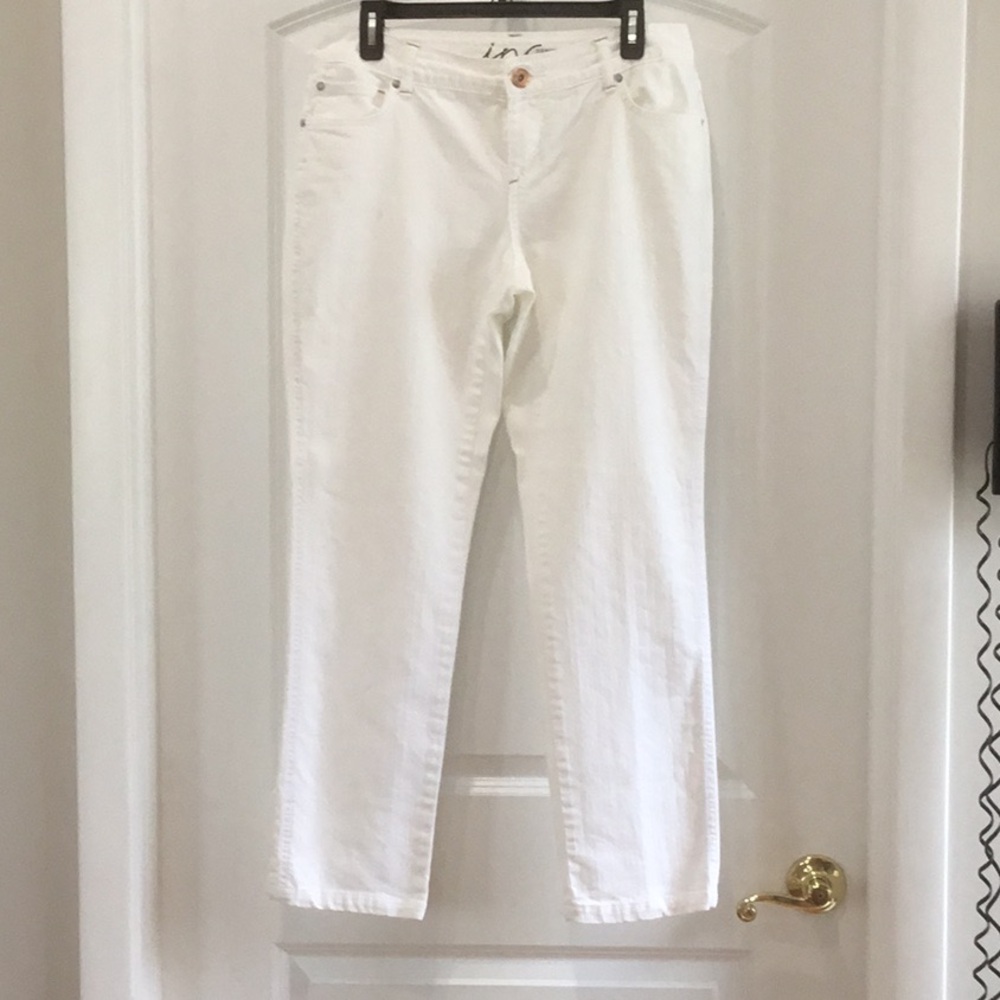 INC Boyfriend Curvy White Jeans - Sz 2 - LIKE NEW!